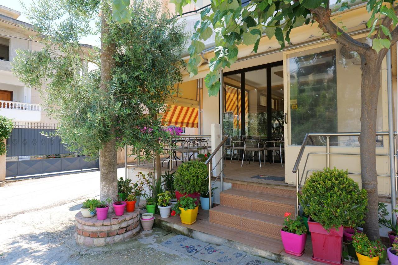 Hotel Adi-Vera Sarande Exterior photo