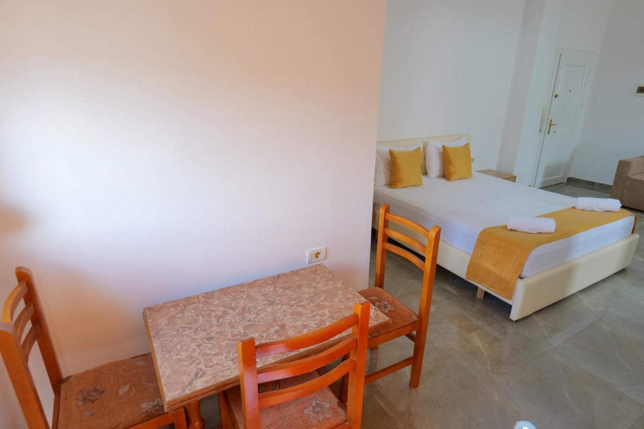 Hotel Adi-Vera Sarande Exterior photo