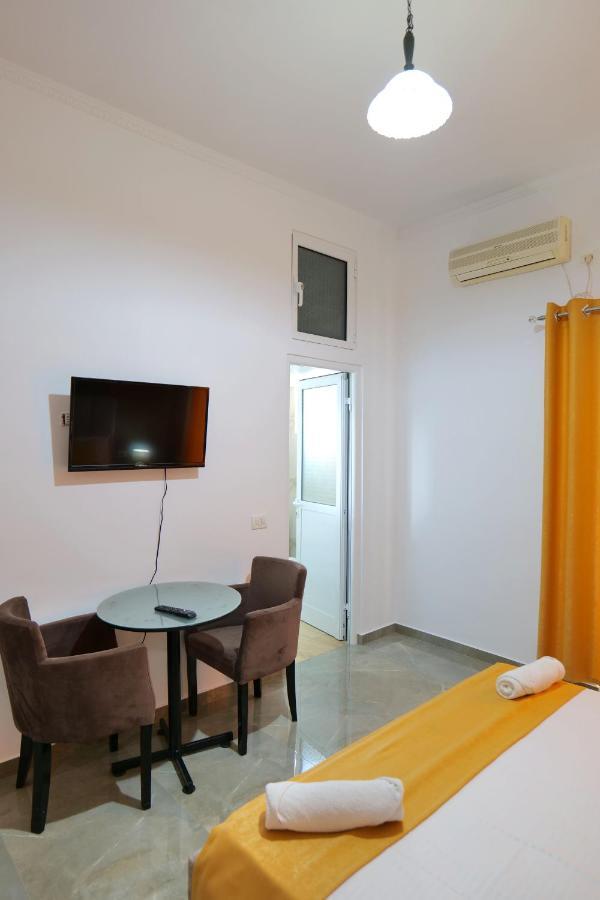Hotel Adi-Vera Sarande Exterior photo