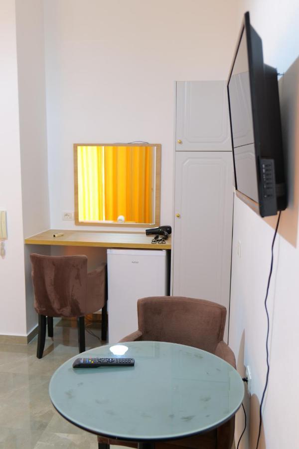Hotel Adi-Vera Sarande Exterior photo