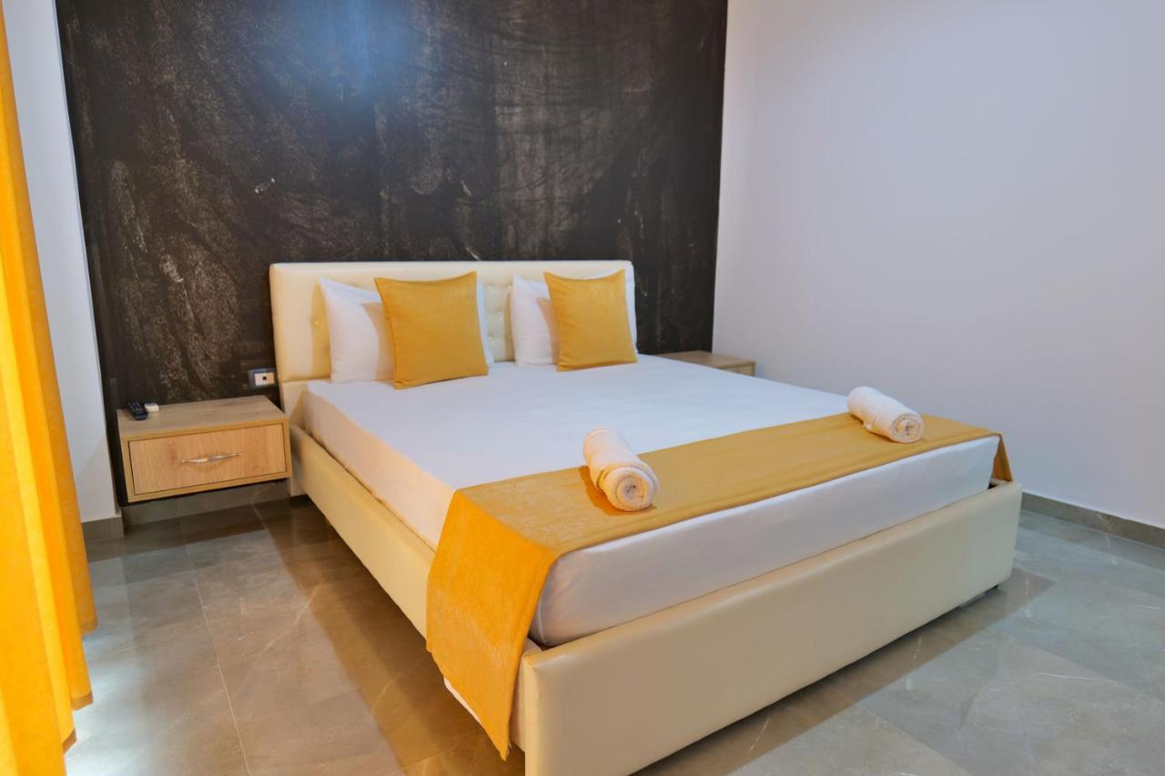 Hotel Adi-Vera Sarande Exterior photo