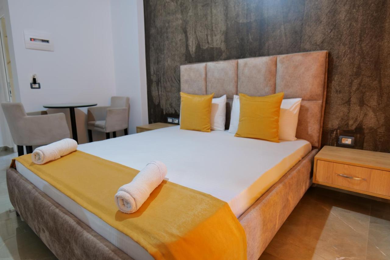Hotel Adi-Vera Sarande Exterior photo