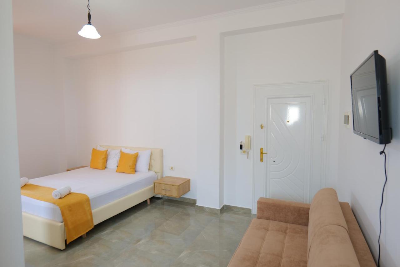 Hotel Adi-Vera Sarande Exterior photo