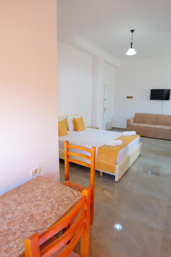 Hotel Adi-Vera Sarande Exterior photo