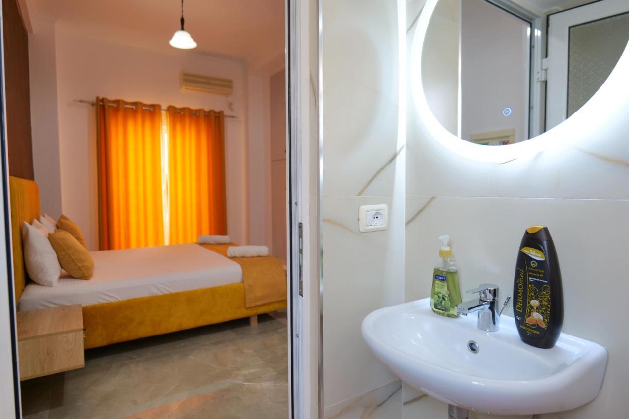 Hotel Adi-Vera Sarande Exterior photo