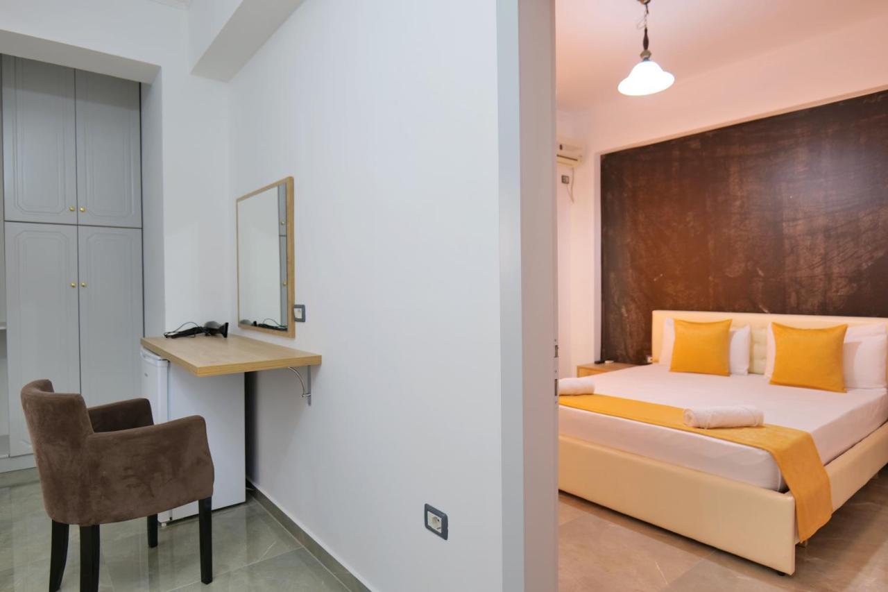 Hotel Adi-Vera Sarande Exterior photo