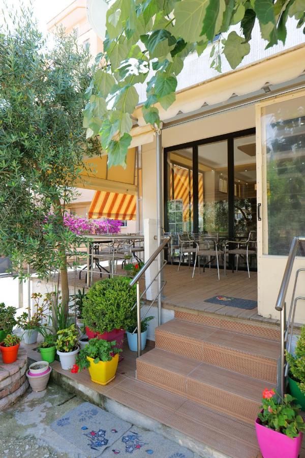 Hotel Adi-Vera Sarande Exterior photo