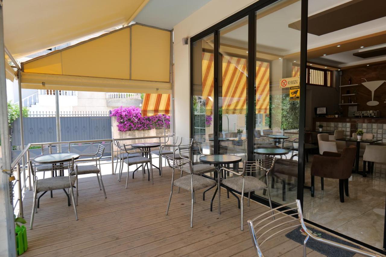 Hotel Adi-Vera Sarande Exterior photo