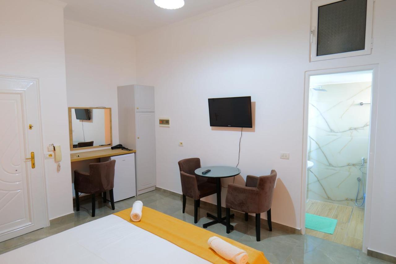 Hotel Adi-Vera Sarande Exterior photo