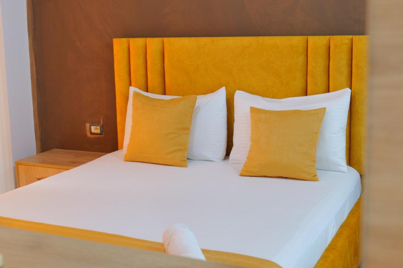 Hotel Adi-Vera Sarande Exterior photo