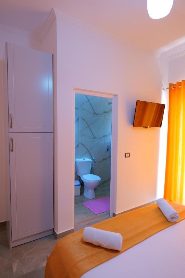 Hotel Adi-Vera Sarande Exterior photo